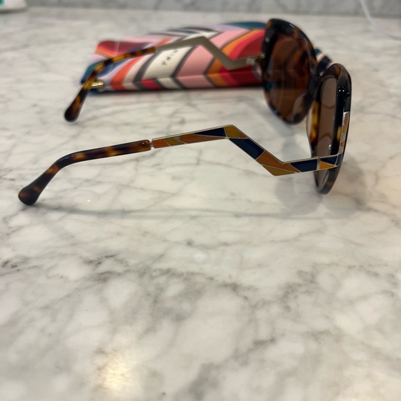Tortoise Shell Sunglasses - Picture 5 of 5